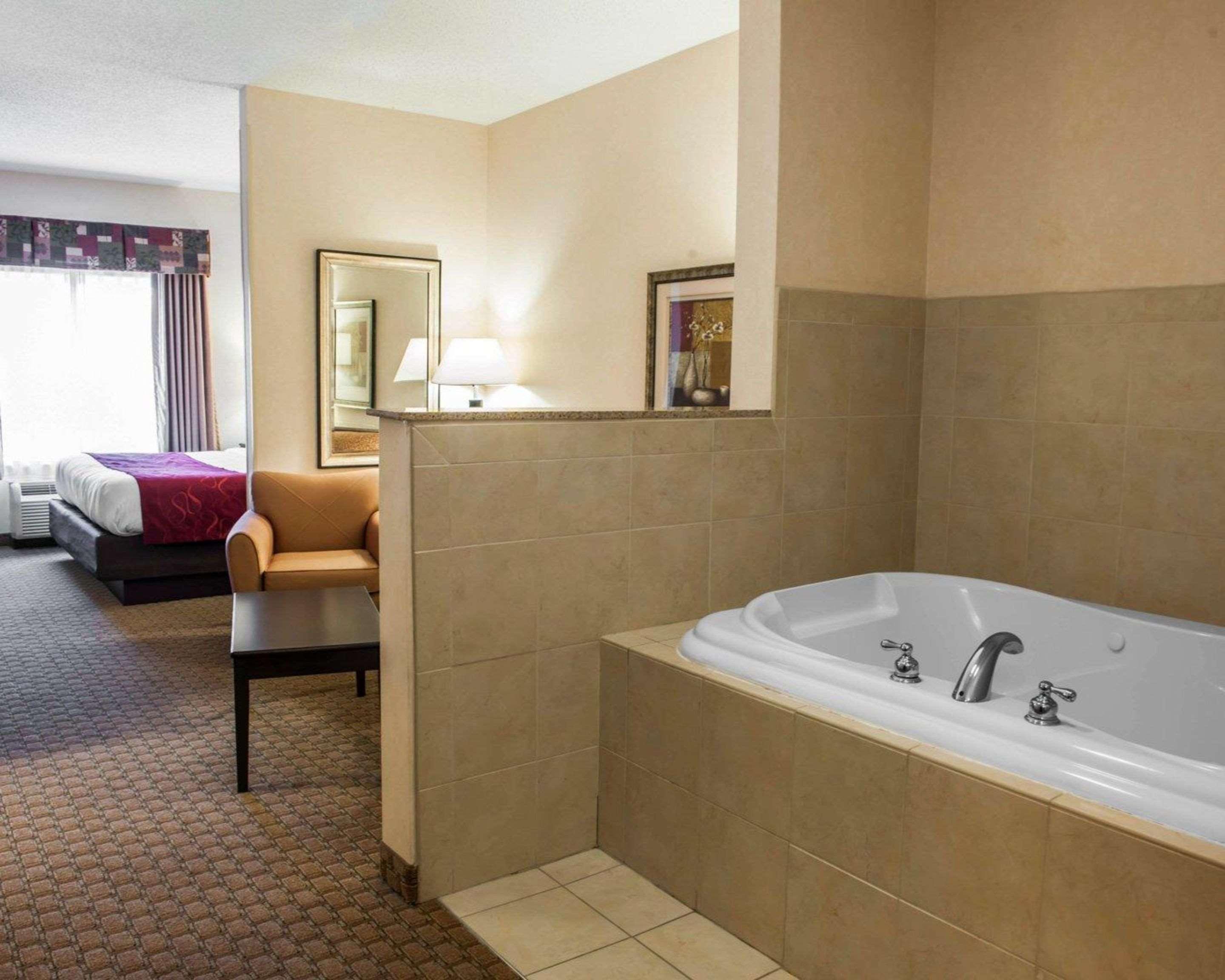 Comfort Suites Southport Kültér fotó