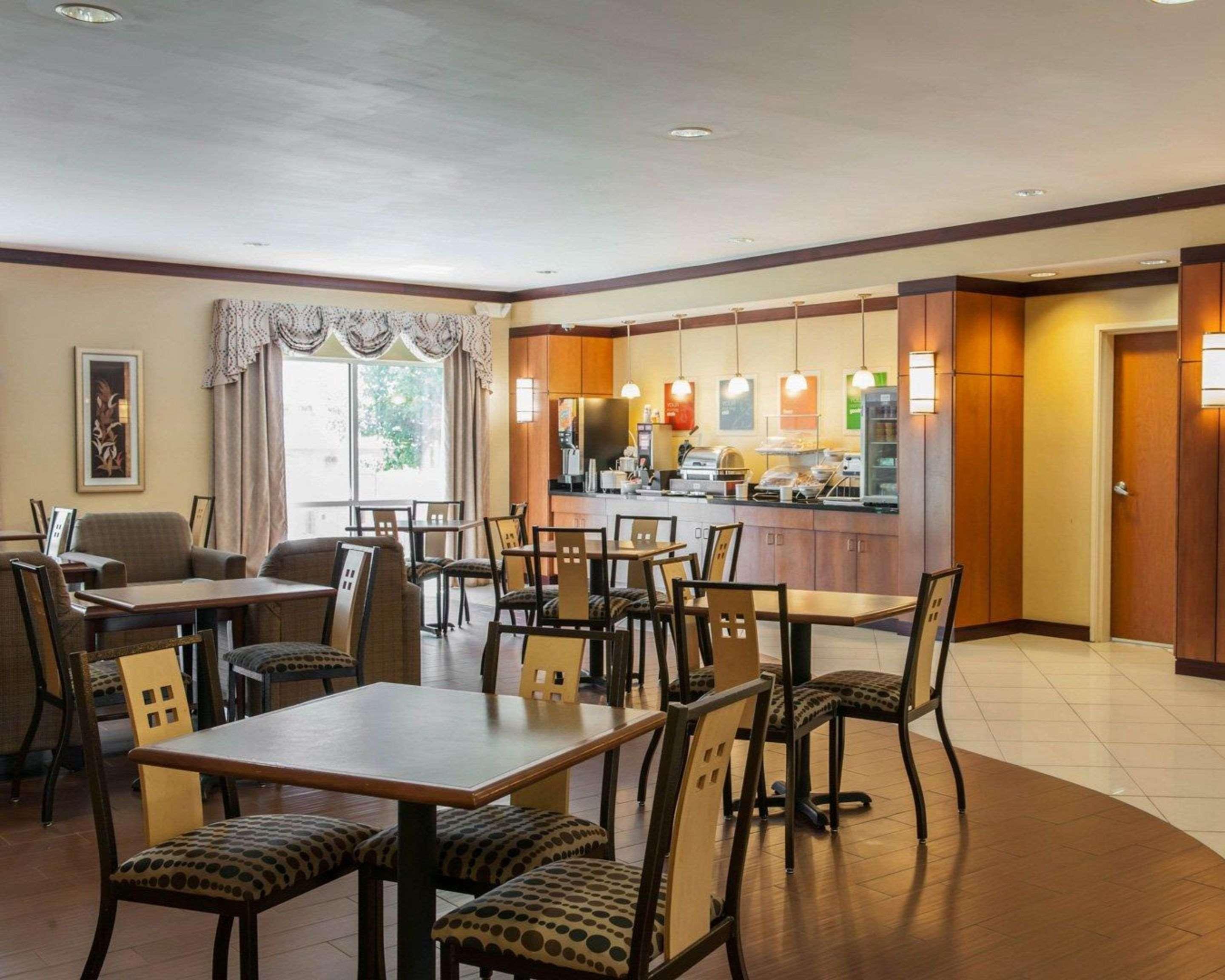 Comfort Suites Southport Kültér fotó